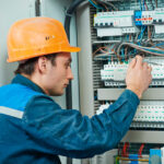 Los mejores cursos de electricidad en España y como a subido el kWh en los países